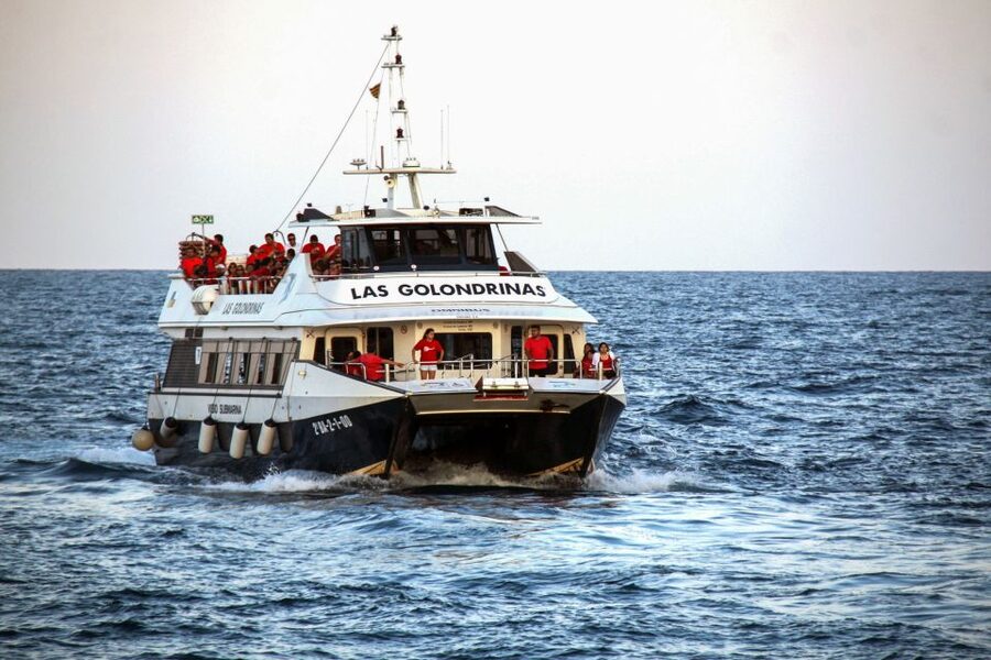 Barcelona: Boat Tour in Las Golondrinas - How to make the most of the hour