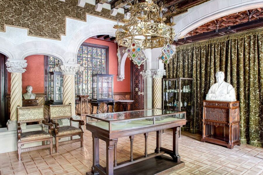 Barcelona: Casa Amatller Priority Entry Ticket - Reading the Amatller family story room by room