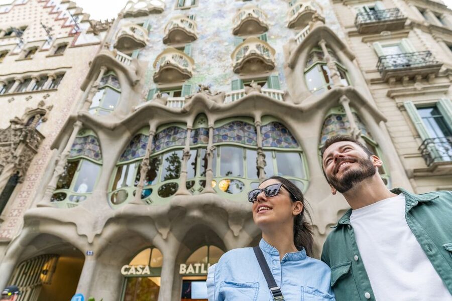 Barcelona: Casa Batlló Be The First Entry Ticket - Gaudí’s rooms, light, and organic shapes