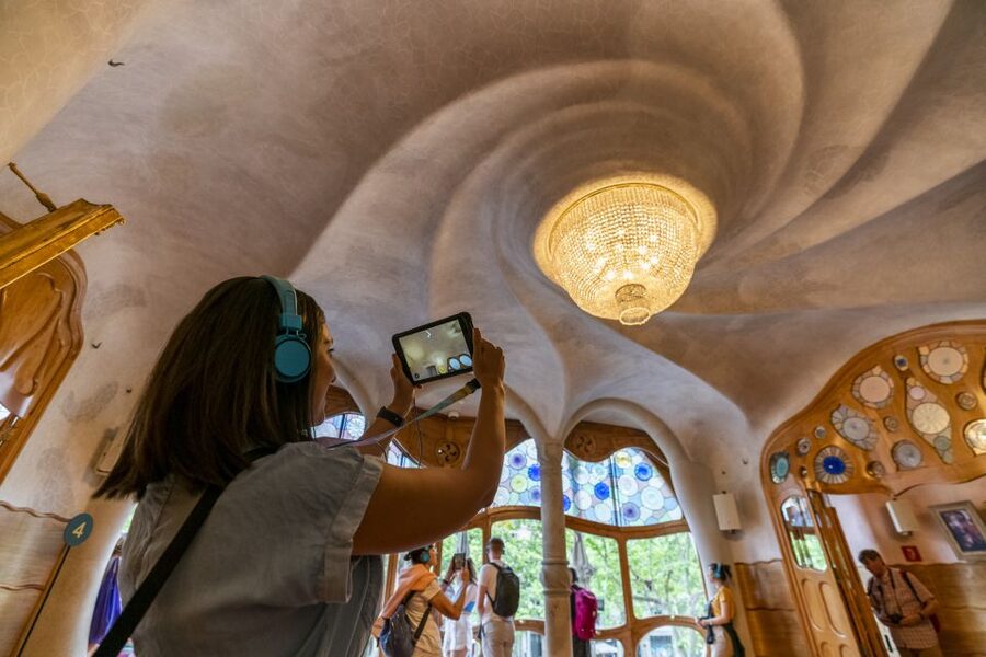 Barcelona: Casa Batlló Be The First Entry Ticket - The original Concierge Room and the human side of the house