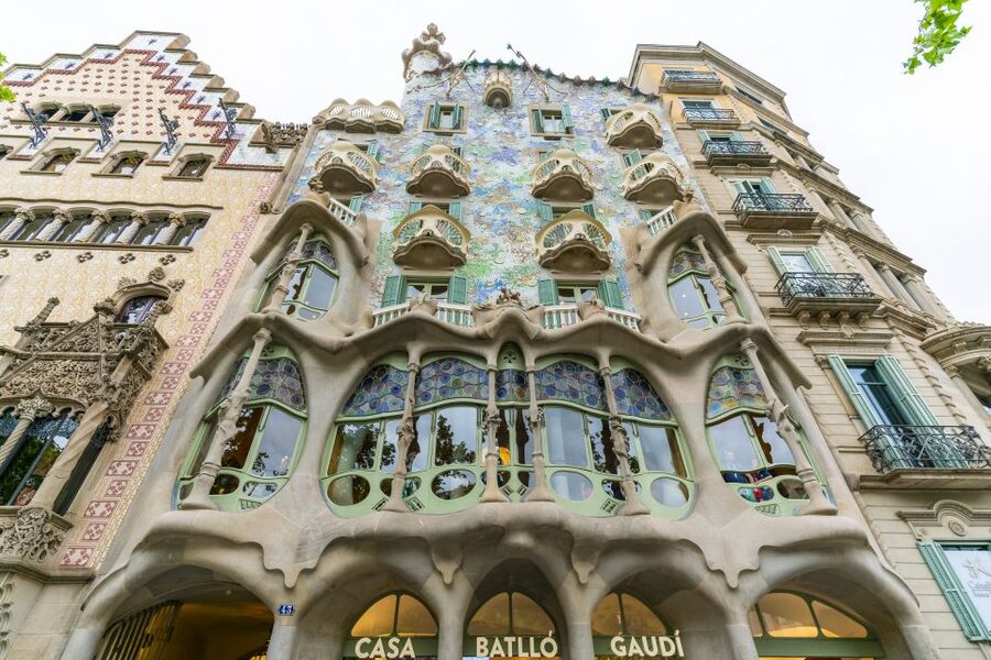 Barcelona: Casa Batlló Be The First Entry Ticket - The entrance and Casa Batlló’s fantastical facade
