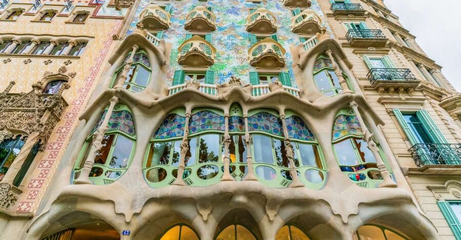 Barcelona: Casa Batlló Entry with Self-Audioguide Tour - Entering on Passeig de Gràcia