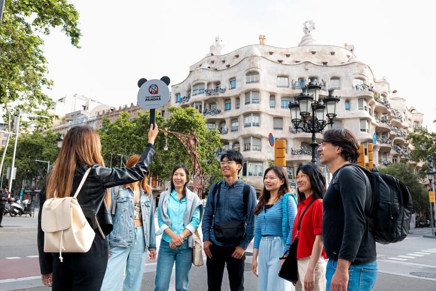 Barcelona: Casa Vicens, Pedrera, and Casa Batlló Guided Tour - Walking through Gràcia for about 20 minutes