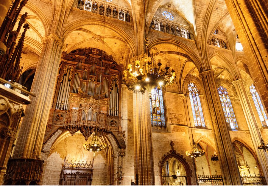 Barcelona Cathedral: Ticket, Guided Tour and VR Experience - What the virtual reality experience adds
