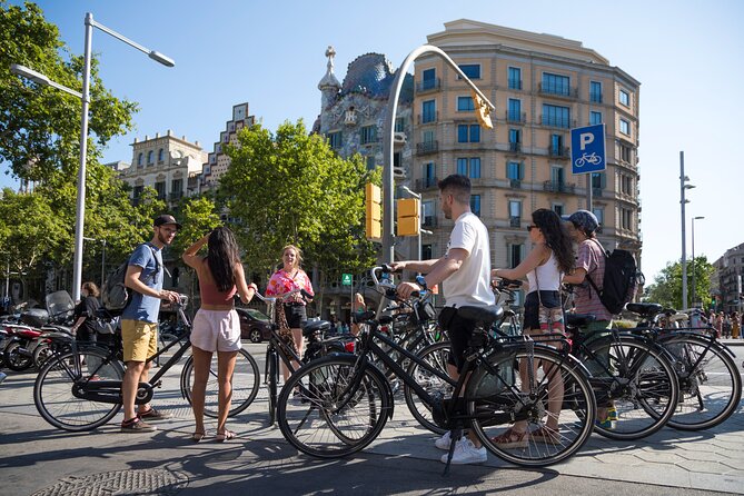 Barcelona City Highlights Bike Tour - Port Olímpic and Barceloneta bring in the sea