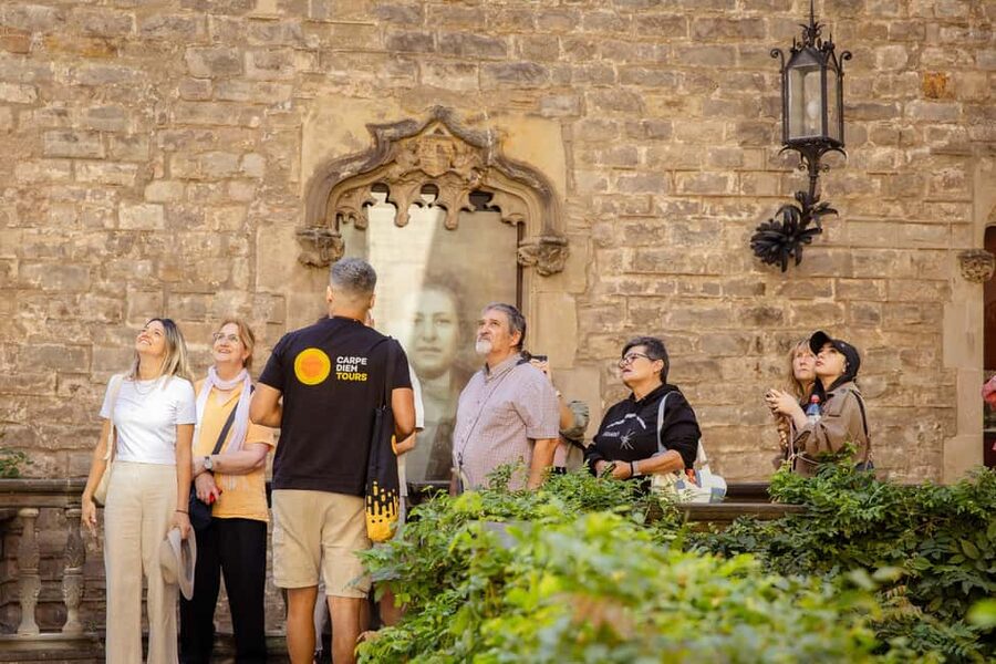 Barcelona: City Walking Tour with Local Guide - Els Quatre Gats and Barcelona’s artistic character