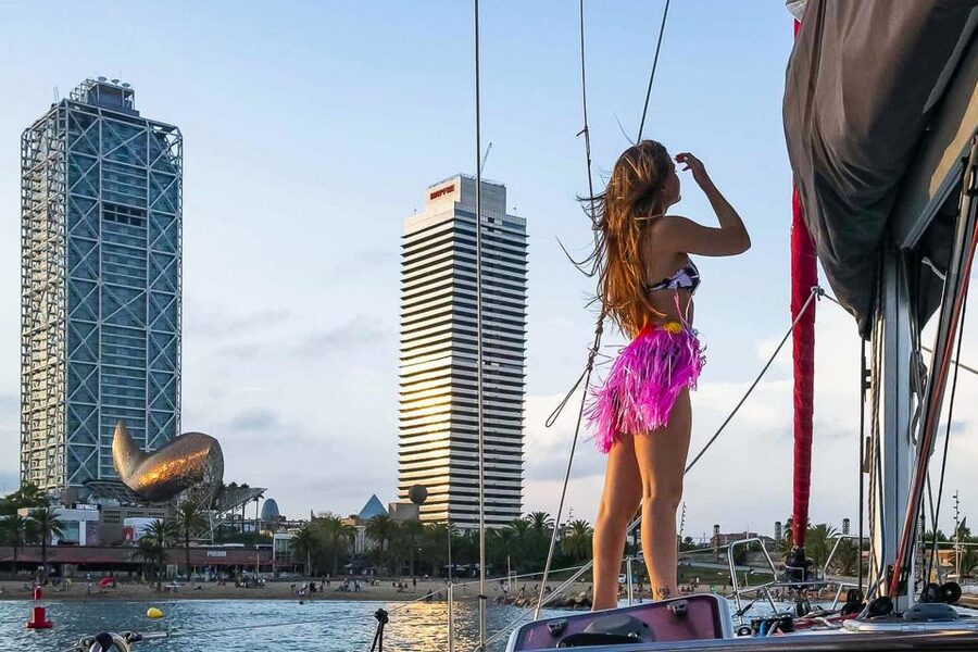 Barcelona: Coastline Boat Trip with Snacks and Cava - Who should book this sailing trip?