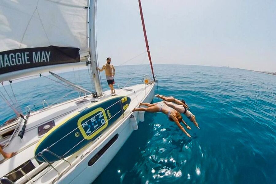 Barcelona: Coastline Boat Trip with Snacks and Cava - The swimming stop and Mediterranean water