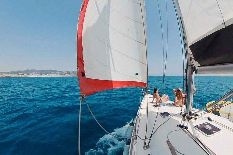 Barcelona: Coastline Boat Trip with Snacks and Cava - Sunset departures and the best time of day