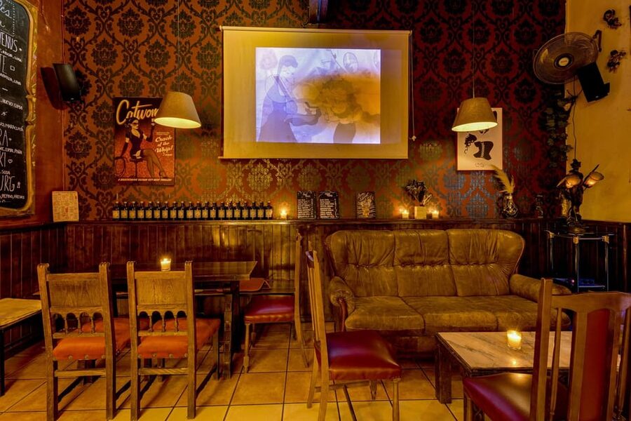 Barcelona: Cocktail Making Class with Tapas - Why this class works better than a standard bar stop