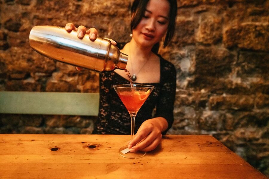 Barcelona: Cocktail Master Class by Mixologist with Tapas - Arriving in the Gothic Quarter