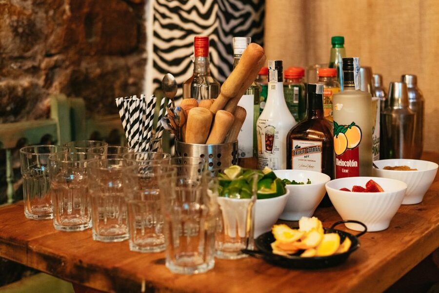 Barcelona: Cocktail Master Class by Mixologist with Tapas - Tapas that keep the class grounded