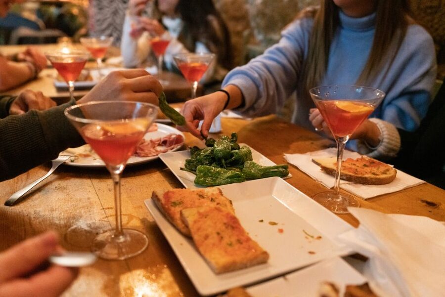 Barcelona: Cocktail Master Class by Mixologist with Tapas - Practical ways to enjoy the evening