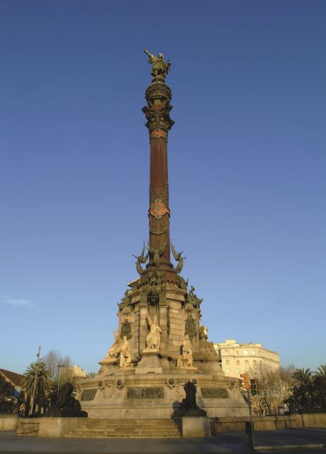 Barcelona: Columbus Monument - The tiny elevator and the 60-meter ascent