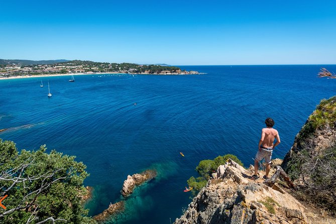 Barcelona: Costa Brava Easy Hike, Snorkel, Cliff-Jump & Meal - Optional cliff jumps with room to choose