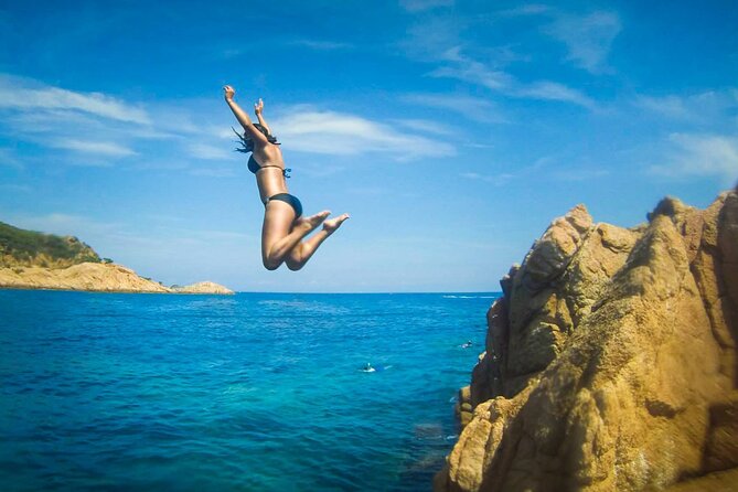 Barcelona: Costa Brava Easy Hike, Snorkel, Cliff-Jump & Meal - S’Agaró and its elegant seaside villas