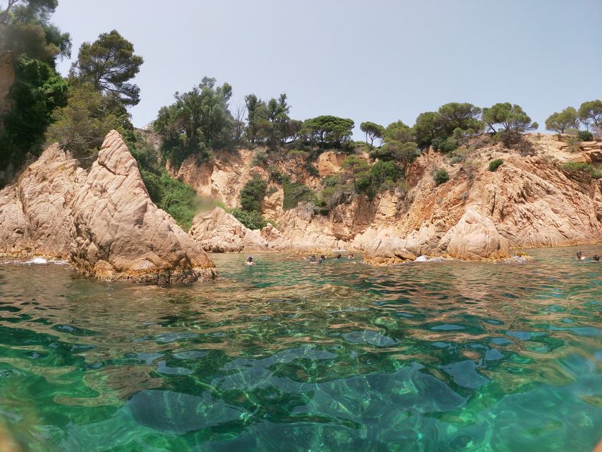 Barcelona: Costa Brava Kayak and Snorkel Tour with Lunch - Getting ready on the beach
