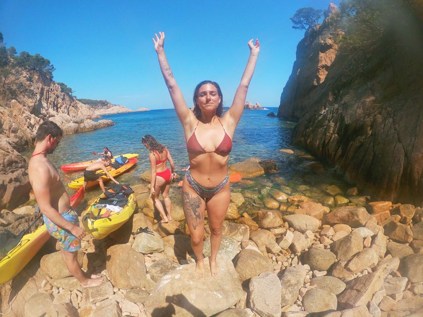 Barcelona: Costa Brava Kayak and Snorkel Tour with Lunch - Picnic lunch on the coast