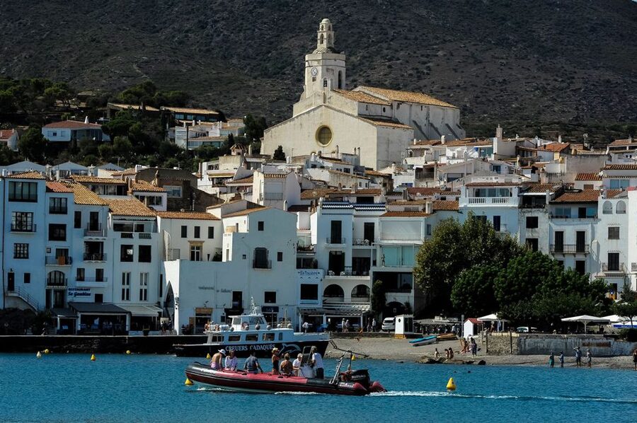 Barcelona: Dali Museum, House and Cadaques Guided Tour - Summer changes: medieval streets and Púbol Castle