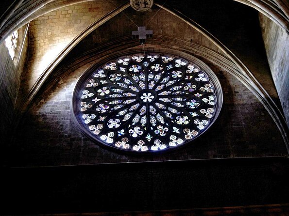 Barcelona Dark History Night Walking Tour With Drinks - Key points at a glance