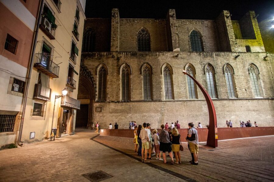 Barcelona: Dark History Night Walking Tour - The opening walk through El Born and La Ribera