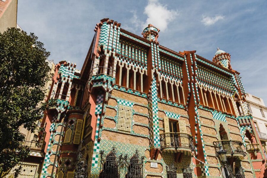 Barcelona: Discover Gaudí, Sagrada Familia, and Park Güell - Casa Vicens: Gaudí before the fame