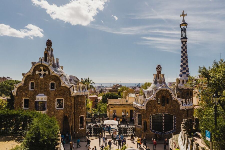 Barcelona: Discover Gaudí, Sagrada Familia, and Park Güell - Casa Batlló: a house built for close looking