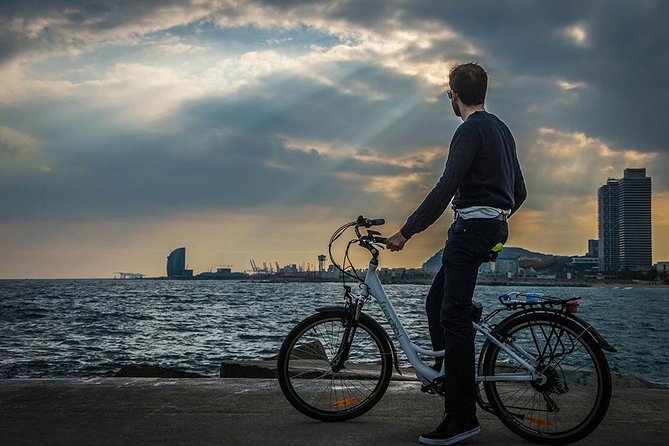 Barcelona E-Bike Photography Tour - Sagrada Familia and the scale of Gaudi