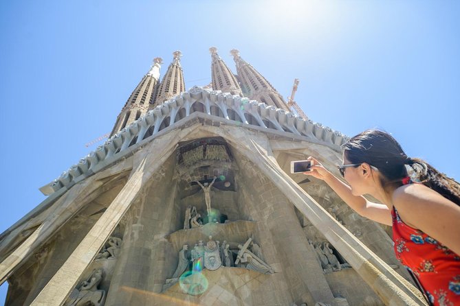 Barcelona e-Bike Tour: Gaudí & Old Town Small Group - Ciutadella Park and the 1888 exposition