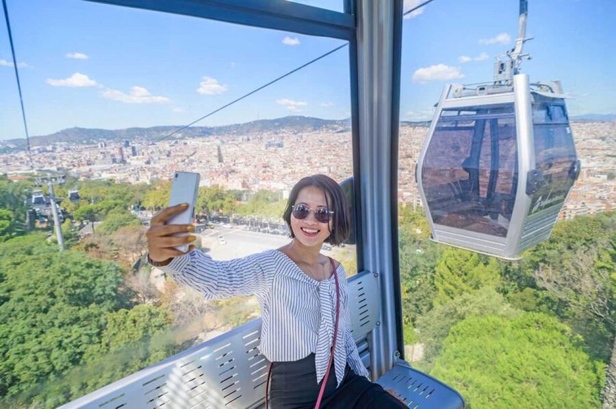 Barcelona: E-Bike Tour with Montjuic Cable Car & Boat Ride - Montjuïc Cable Car, castle, and city views