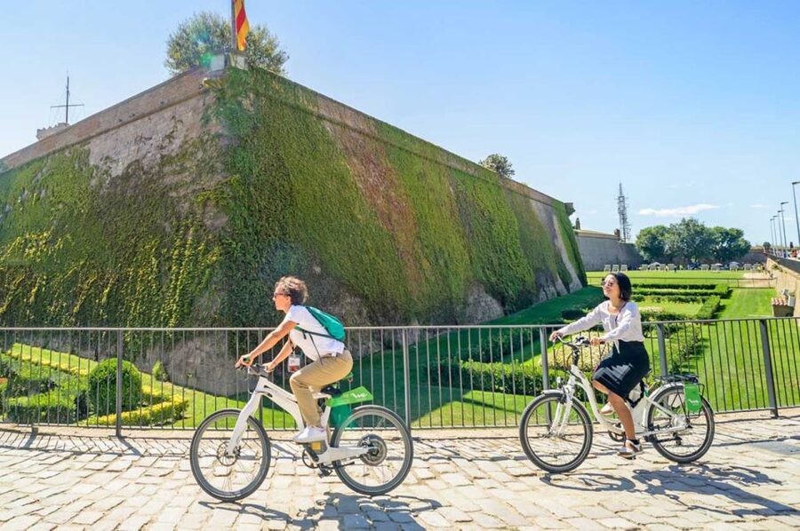 Barcelona: E-Bike Tour with Montjuic Cable Car & Boat Ride - Beach cycling and the Gothic Quarter