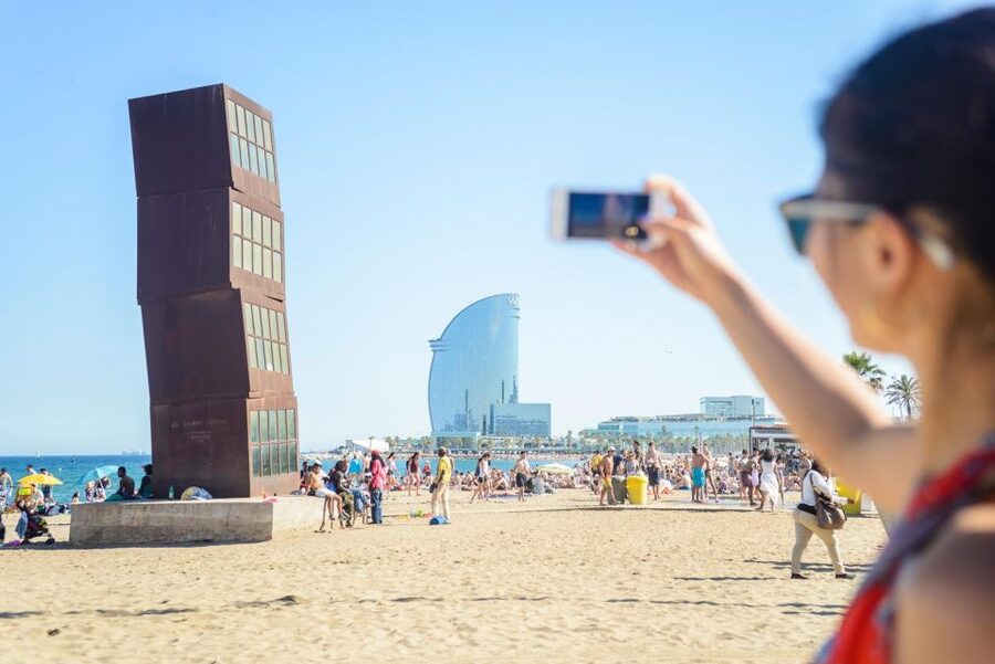 Barcelona eBike Tour with Wine and Tapas Experience - Back through the Old City
