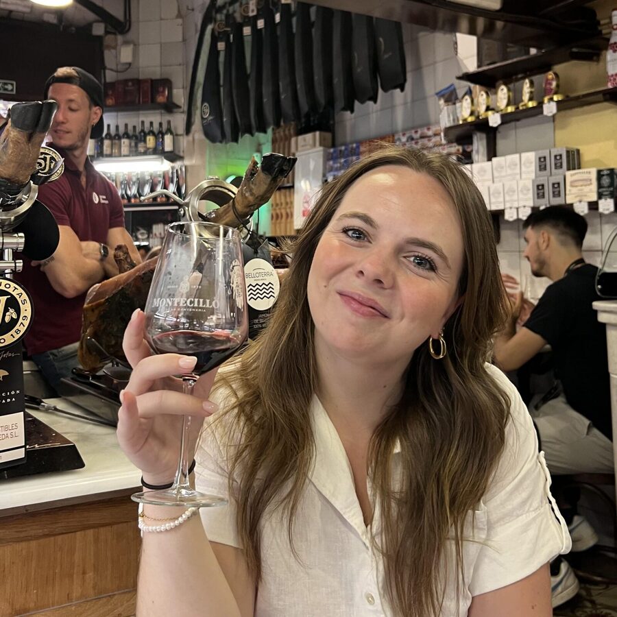 Barcelona: El Born and Gothic Quarter Wine & Tapas Bar Tour - Stop one: the first taste of Catalan food