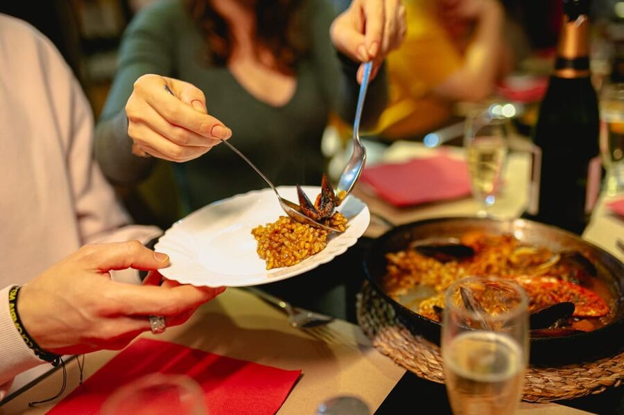 Barcelona: El Born Food Walking Tour with Tapas and Drinks - Four stops and nine plates