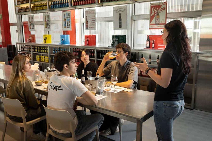 Barcelona: Estrella Damm Brewery Guided Tour with Tasting - The bottling and packaging plant