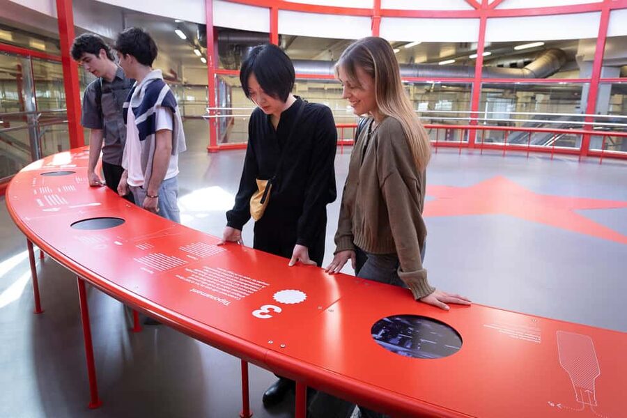 Barcelona: Estrella Damm Brewery Guided Tour with Tasting - What the guide adds to the experience