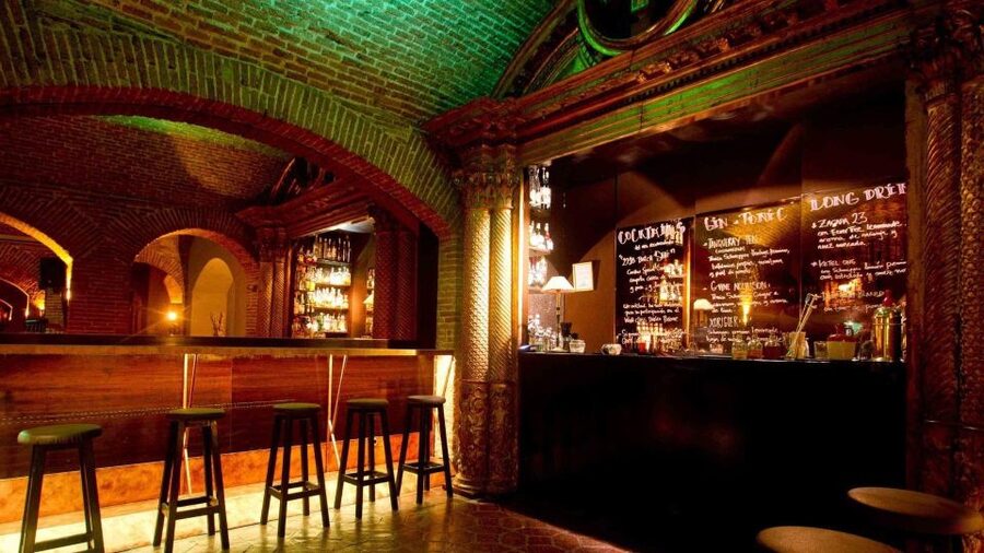 Barcelona: Exclusive Flamenco Show at El Paraigua with Drink - Entering El Paraigua near Plaza Jaume I
