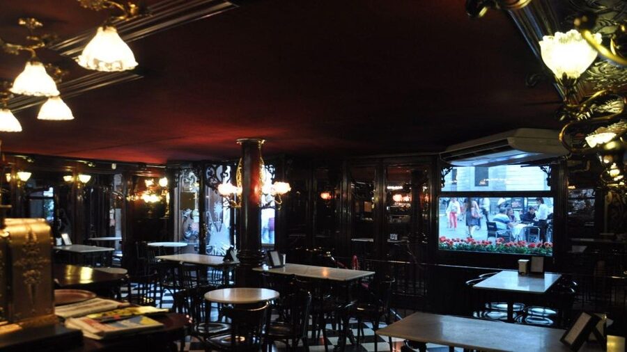 Barcelona: Exclusive Flamenco Show at El Paraigua with Drink - The best seat for seeing footwork