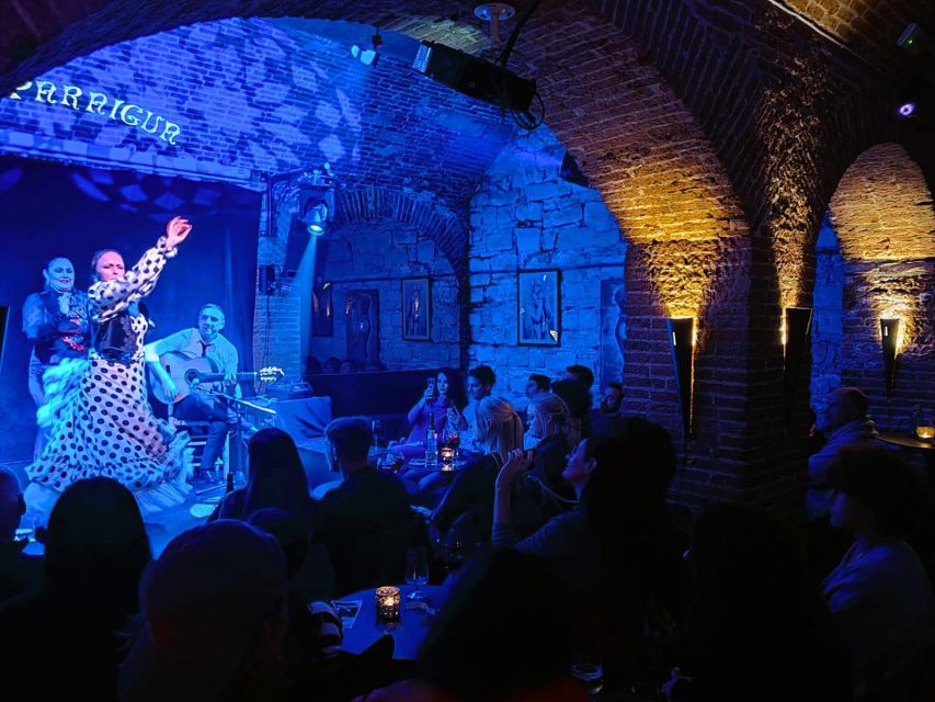 Barcelona: Exclusive Flamenco Show at El Paraigua with Drink - A practical Friday evening plan