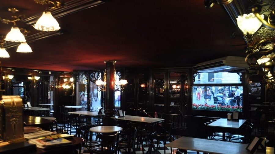 Barcelona: Exclusive Flamenco Show at El Paraigua with Drink - The atmosphere, with its small compromises