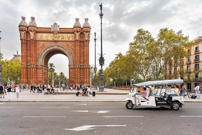 Barcelona Expert Tour with Local Guide in Eco Tuk Tuk Private - What the one to four-hour choices really mean
