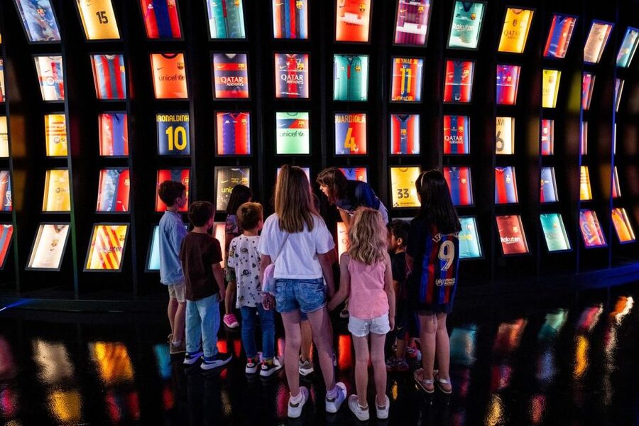 Barcelona: F.C. Barcelona Museum Immersive Guided Tour - Who should book this experience