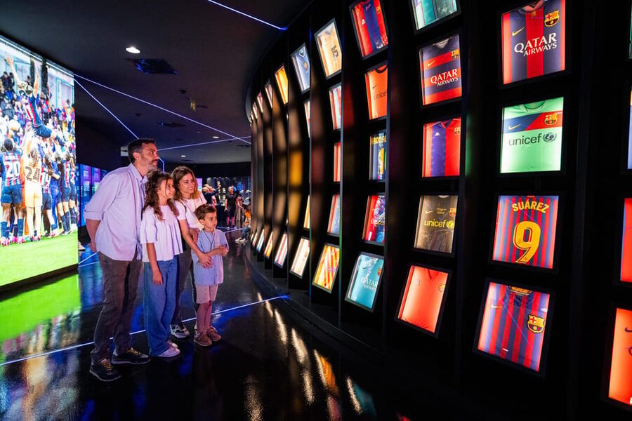 Barcelona: FC Barcelona Museum Total Experience Pass - Digital photo and shirt customization
