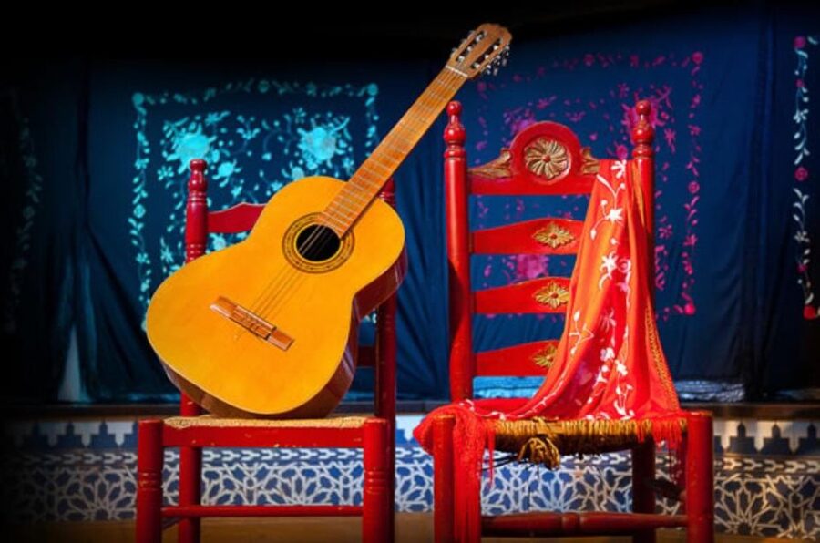Barcelona: Flamenco at El Patio Andaluz with Optional Dinner - A one-hour flamenco performance in a small Barcelona room