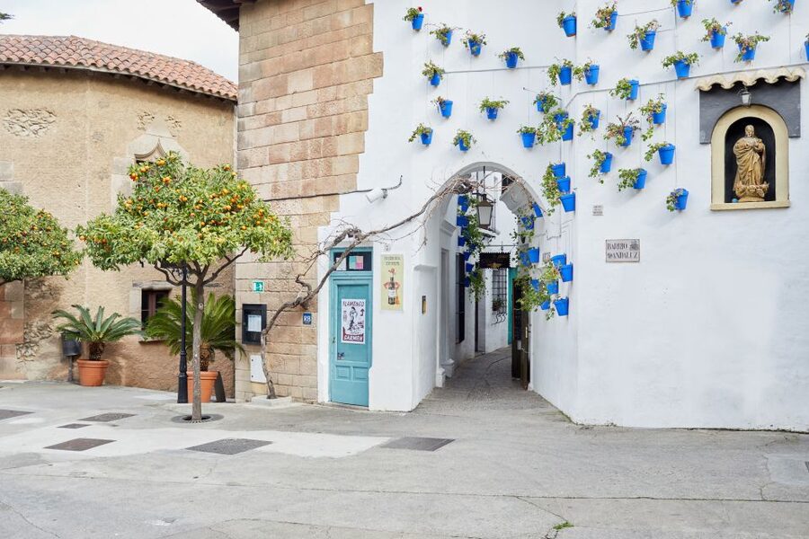Barcelona: Flamenco Show with Dinner at Tablao de Carmen - Poble Espanyol before the show