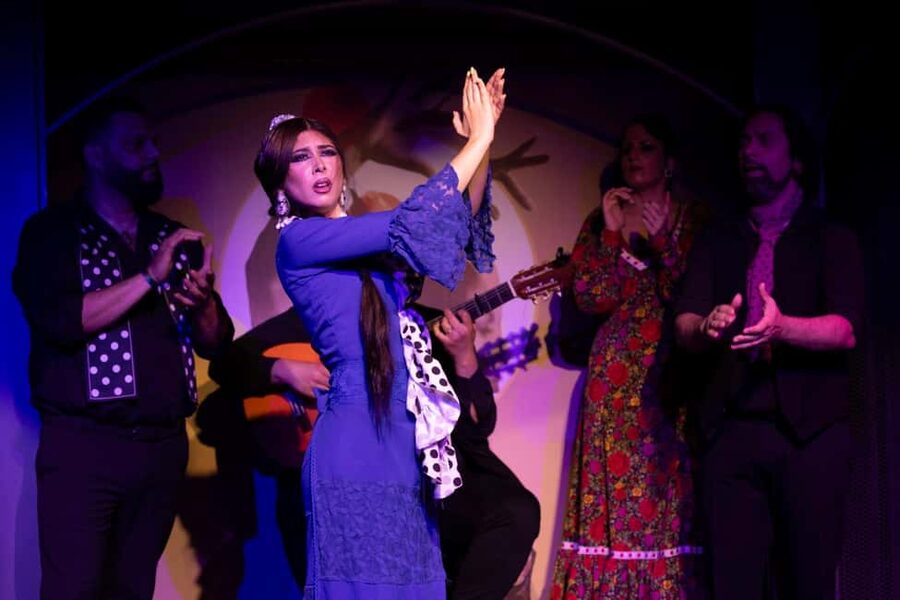 Barcelona: Flamenco Show with Drink at La Rambla - Practical advice for a smoother evening