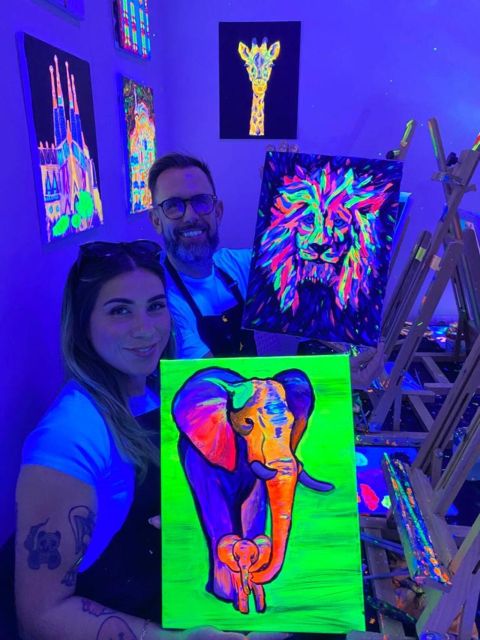 Barcelona: Fluorescent Paint and Wine Workshop - The instructors make the difference