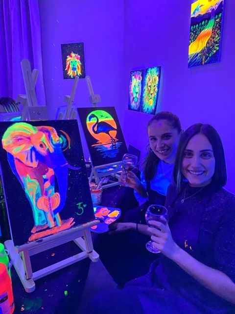 Barcelona: Fluorescent Paint and Wine Workshop - Timing, access, and who should skip it