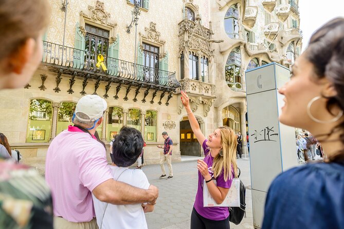 Barcelona Gaudi and Sagrada Familia Tour - Group size, pace, and guide style