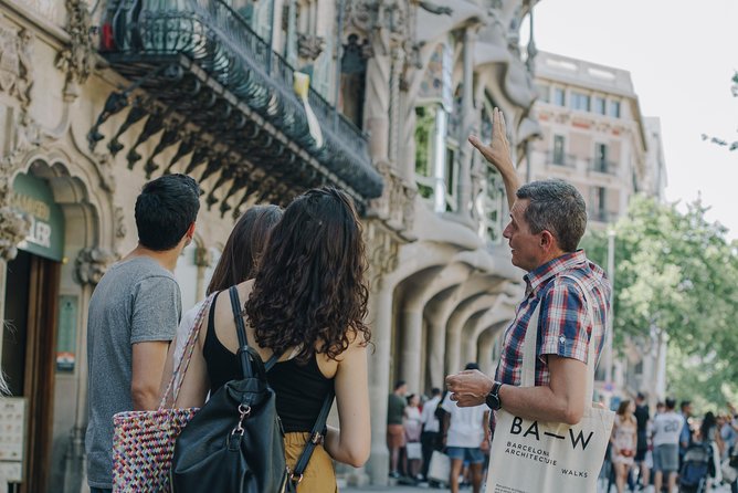 Barcelona & Gaudi. Regular Tour - What the three-hour format means for you